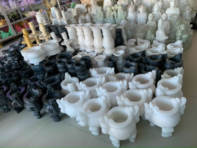 Lư hương đá đen nguyên khối đặt ngoài trời rất bền