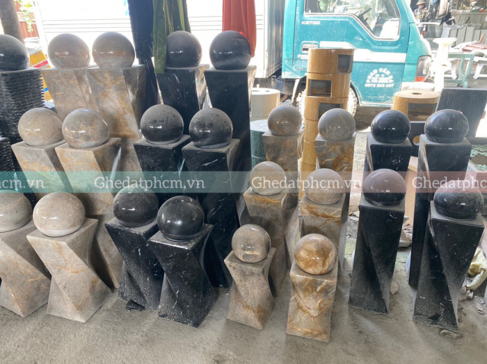 đài phun nước bi xoay đá cẩm thạch