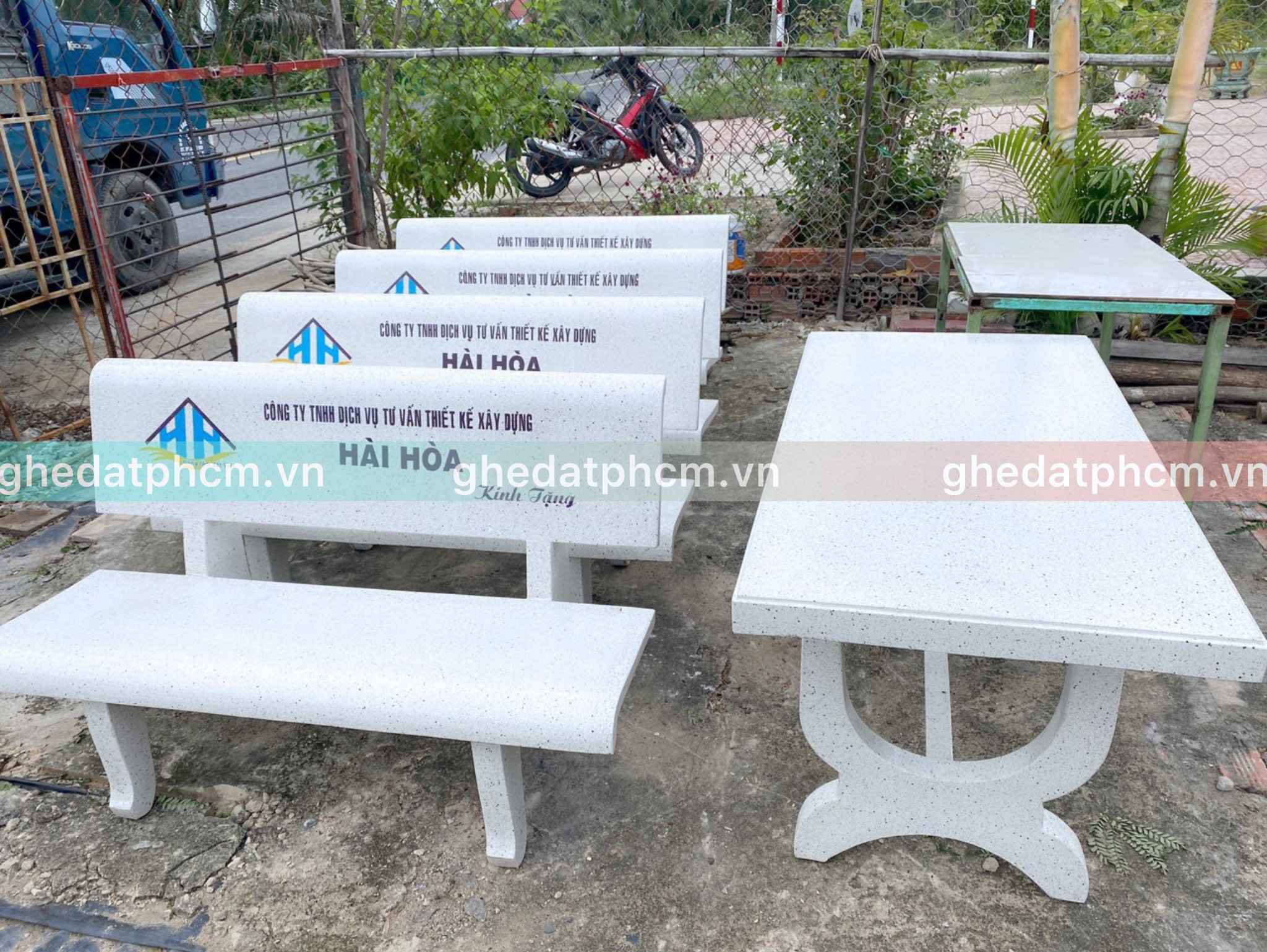 Bàn ghế đá vuông giá rẻ chất lượng